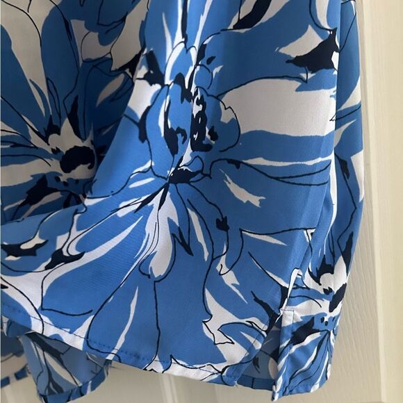 Catherines Women's Blue White Floral Timeless Short Sleeve Blouse Size 3X - Picture 4 of 9